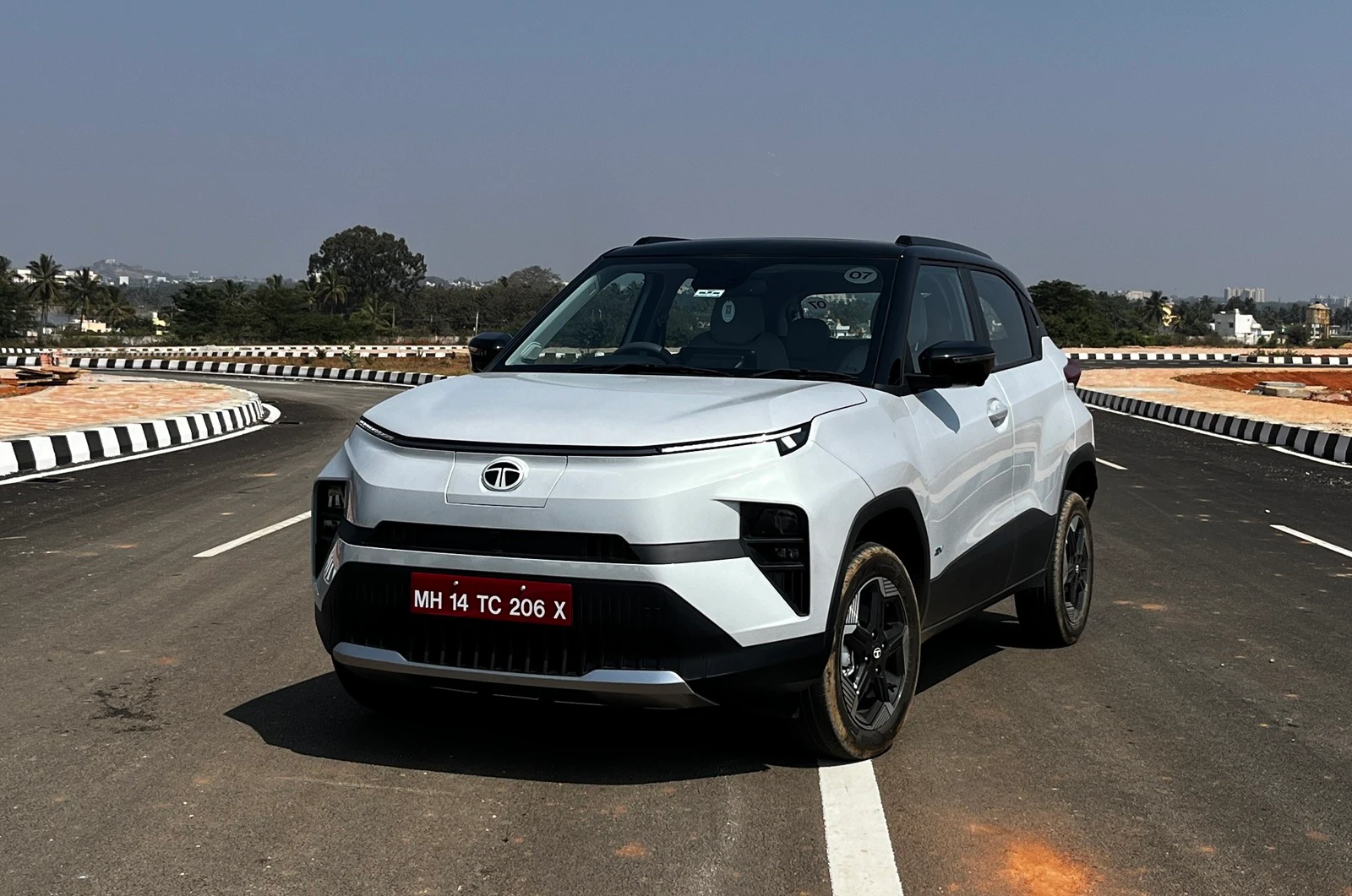 tata punch on road price